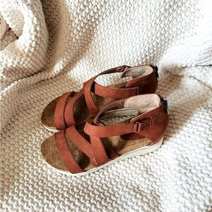 Wedge Sandals Size 8 - Rust